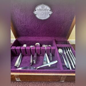 Associated Silver Co SilverSeal Tarnish Proof Silverware Chest awith 38 pieces